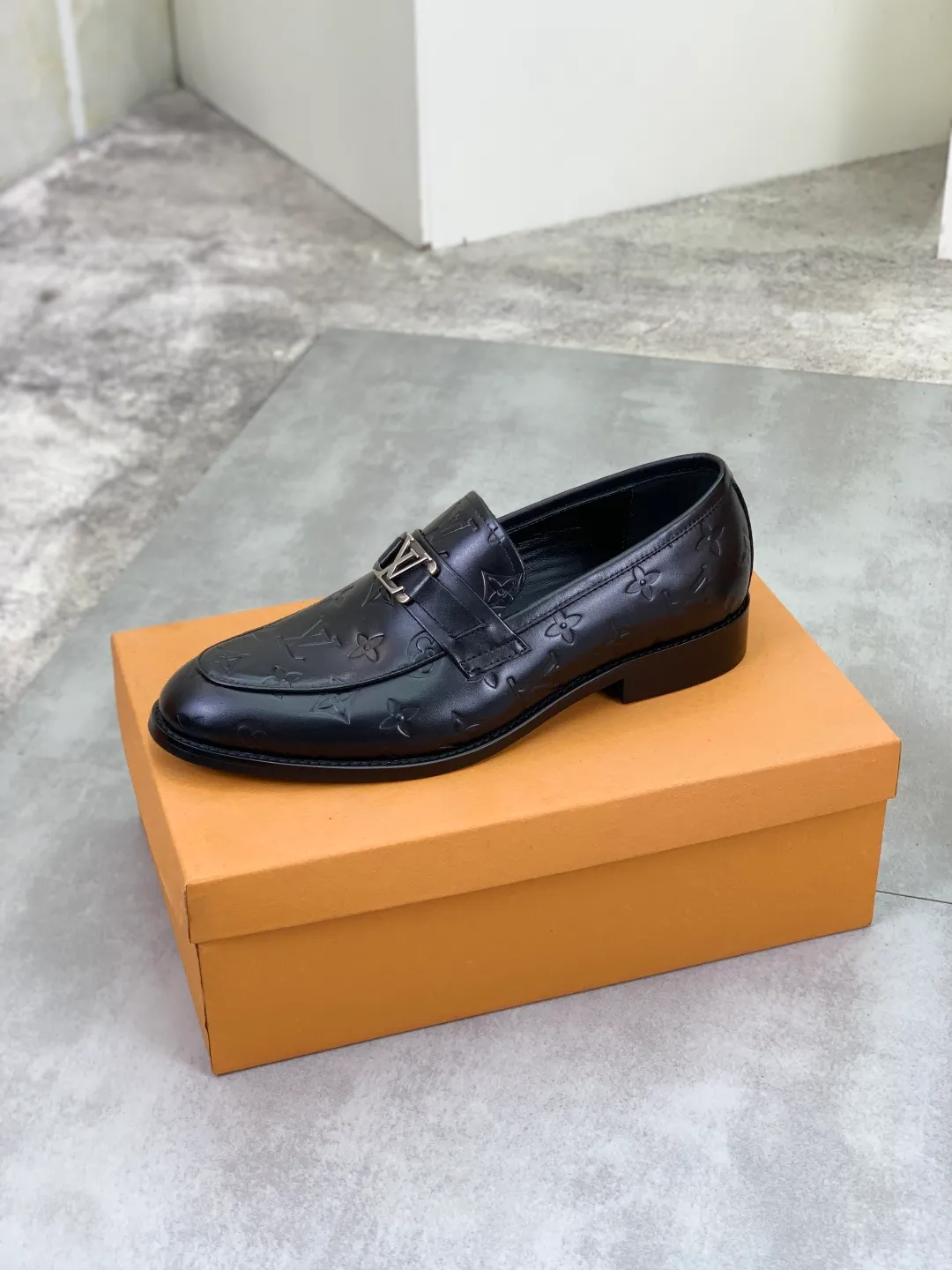 Men's Men's Shoes 💰P420 [New Style] 💰Yangli💎💎💎[Louis Vuitton] LV high-end men's formal business leather shoes, original order 1:1! Original imported calfskin, original metal buckle, imported sheepskin lining for feet, original outsole, men's shoe size: 39-45 (38.46 customized) black optional